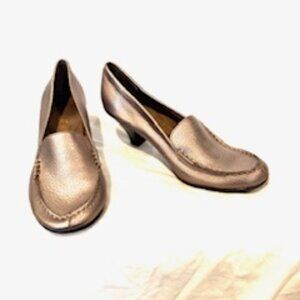 Super comfy Aerosoles metallic pumps